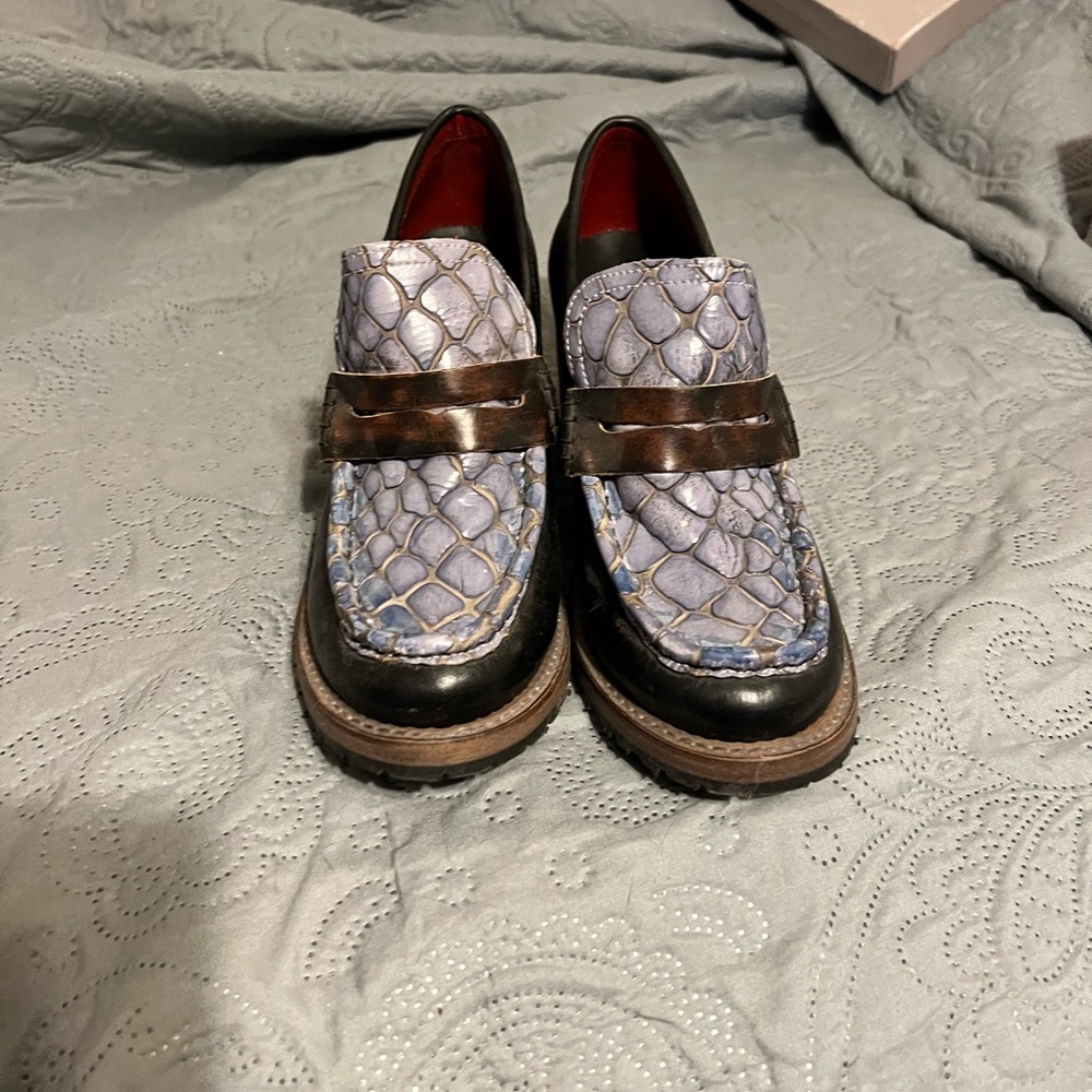 Freebirds Bristol loafers navy.  Discontinued style!